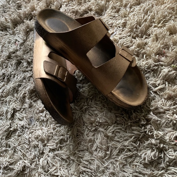 Golden Cream Slides - Picture 2 of 3